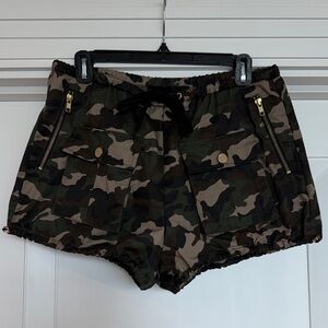 Cynthia Rowley Olive Camo Cargo Drawstring Shorts size small